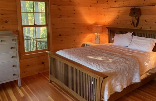 Colchester Cabin | Amazing Lakefront Cabin with Great Swimming & Epic Views