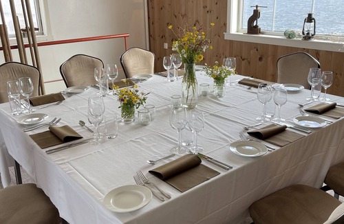Austevoll Municipality Apartment | Amazing lighthouse in the middle of the sea! Experience wild Norwegian nature!