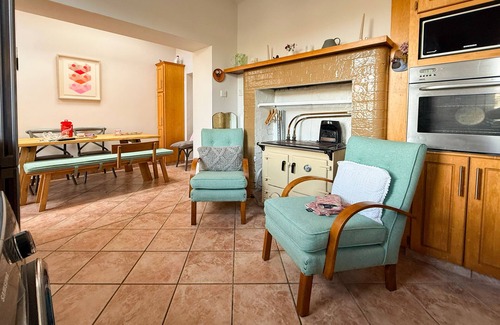 Claddagh House | Amazing location, 1930s Family home in the centre of Galway City.