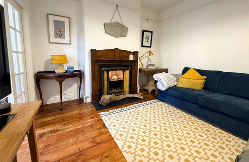 Claddagh House | Amazing location, 1930s Family home in the centre of Galway City.