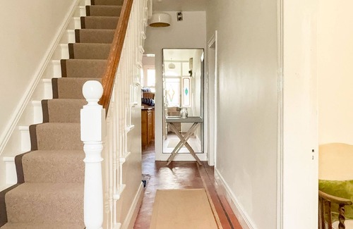 Claddagh House | Amazing location, 1930s Family home in the centre of Galway City.