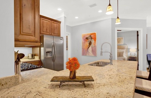 Historic District - North Condo | Amazing Location on Bay Street by Southern Belle