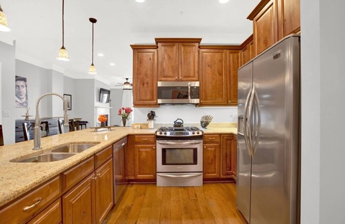 Historic District - North Condo | Amazing Location on Bay Street by Southern Belle
