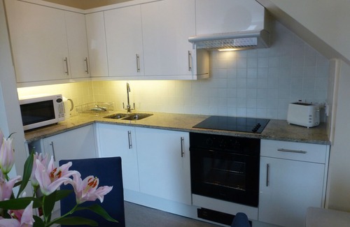 Windsor City Centre Apartment | AMAZING LOCATION! STAY RIGHT IN THE TOWN CENTRE - JUST STEPS FROM ALL AMENITIES
