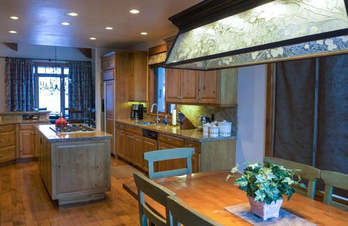 Edwards House | Amazing Mountain House for a Perfect Getaway!