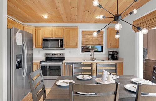 Chalet Village Ski Chalet | "Amazing Mt.Leconte views/Firepit/Hot Tub"