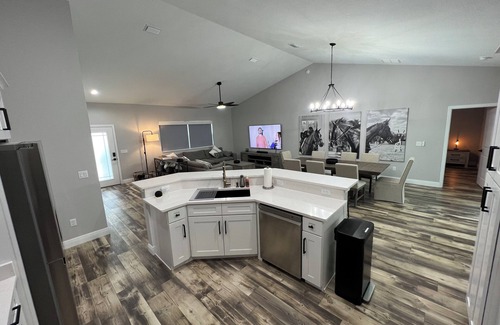 Fellowship House | Amazing New Home 10 Min from WEC