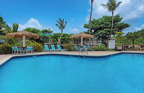 Red Hook Condo | Amazing new/modern condo-Walk to beach, Marina and pools. Red Hook/bars near by!