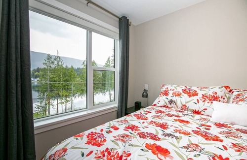 Youbou Apartment | Amazing North Shore Estates w/Private Beach