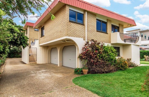 Scarborough Apartment | Amazing Ocean Views - Scarborough, QLD