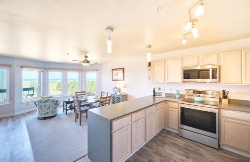 Long Beach Condo | AMAZING Ocean Views, Pets OK, Elevator, In Town, FAST WiFi (VHaven)