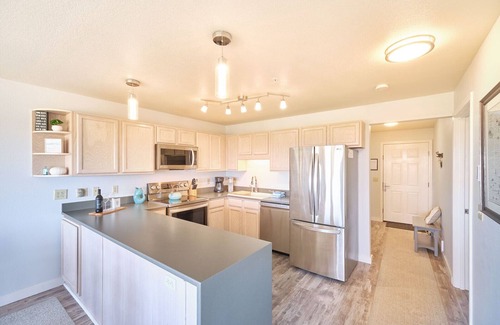 Long Beach Condo | AMAZING Ocean Views, Pets OK, Elevator, In Town, FAST WiFi (VHaven)