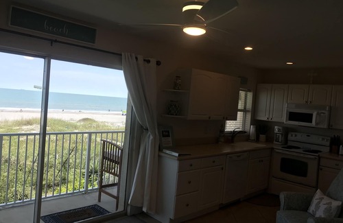 Cocoa Beach Condo | Amazing one bedroom direct ocean front condo with beautiful view of the ocean!