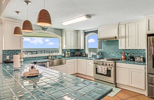 Rockport House | Amazing Pool, Hottub, Pier, Palaypa, Fire pit and BBQ Area!