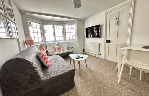 Kemptown Apartment | Amazing Private Apartment with Garden & Off Street