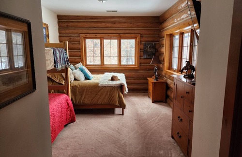 Holcomb Resort | Amazing Retreat Property: Massive Luxury Lodge - Ensuite & Rustic Cabins for 80+