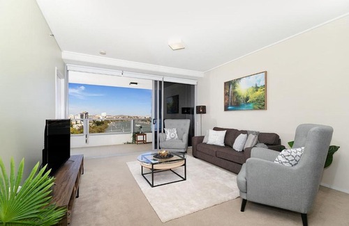 Brisbane Central Business District Apartment | Amazing River View - 3 Bedroom Apartment - Brisbane CBD - Netflix - Fast Wifi - Carpark