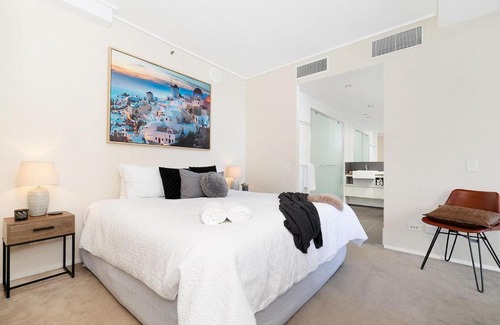 Brisbane Central Business District Apartment | Amazing River View - 3 Bedroom Apartment - Brisbane CBD - Netflix - Fast Wifi - Carpark