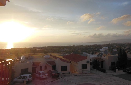 Melanos House | Amazing sea view location - Spacious 2 Bedroom 2 Bathroom House - Wifi & air-con