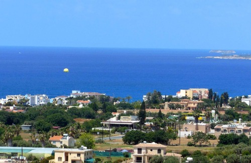 Melanos House | Amazing sea view location - Spacious 2 Bedroom 2 Bathroom House - Wifi & air-con
