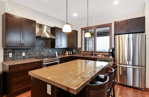 Snow Pine Estates House | AMAZING Ski in Ski Out with Private Hot Tub - 2 Primary suites