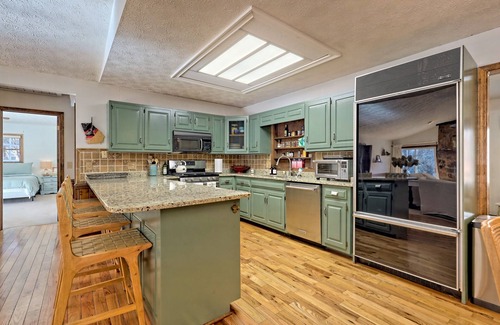 Wiley House | Amazing Spacious & Cozy Lake House on Lake Burton w/Boat Access! Dog Friendly!