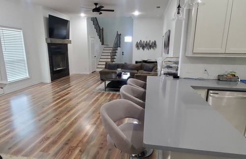 Como House | Amazing Spacious House in Ideal Location - Perfect for Large Groups!