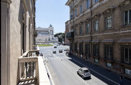 Rome City Centre Apartment | Amazing Suite Piazza Venezia Suite Int. 3