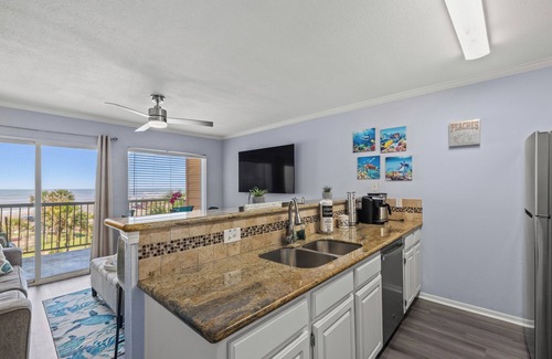 Galveston Condo | Amazing top floor ocean view!