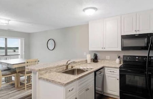 Osage Beach Condo | Amazing Vacation Condo | Pool | Arcades | No Stairs