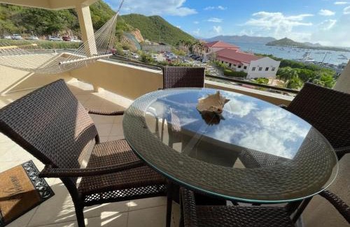 Red Hook House | Amazing View 1 Bed1 Bath Villa On Red Hook Strip