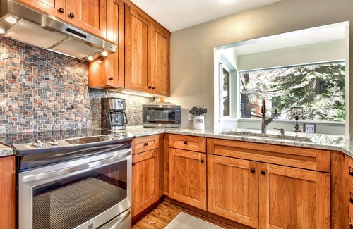 Truckee Condo | Amazing View! Spacious and Updated Cabin/Condo at Tahoe Donner.