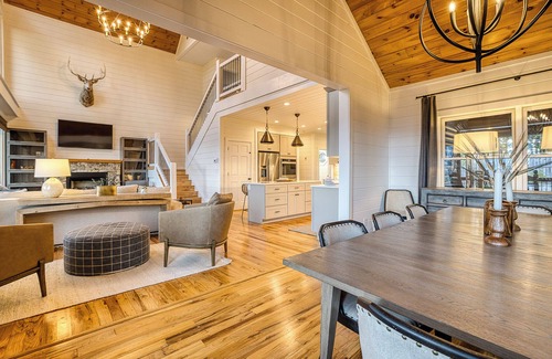 Blue Ridge Cabin | Amazing Views-Game Room-Wrap around decks-Hot tub
