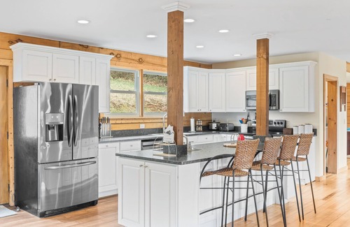 Elkton Cabin | AMAZING VIEWS! Hiking/Shenandoah ParkAccess/62 Private ACRES-4 Bedroom Suites