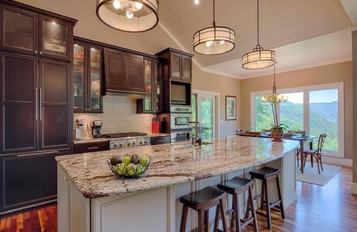 Cataloochee Ranch House | Amazing VIEWS! Hot Tub, WIFI, Fire Pit, 12' Shuffleboard table! Chef's kitchen.