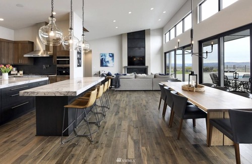 Yakima House | Amazing Views, massive Heated Pool, Hot Tub, Ultra Private, NO STAIRS, Rambler