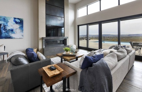 Yakima House | Amazing Views, massive Heated Pool, Hot Tub, Ultra Private, NO STAIRS, Rambler
