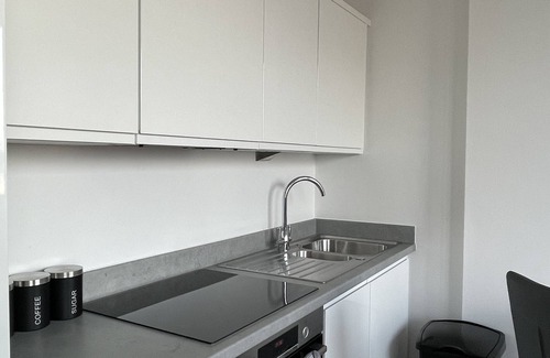 Trafford Apartment | Amazing Views of the City