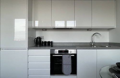 Trafford Apartment | Amazing Views of the City