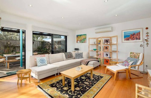 Silverleaves Apartment | Amazing Views - outdoor spa and pet friendly