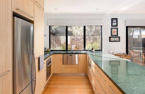 Silverleaves Apartment | Amazing Views - outdoor spa and pet friendly