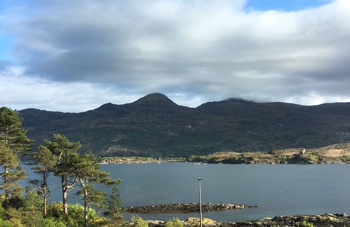 Nostie House | Amazing Views to Isle of Skye! 1 mile .