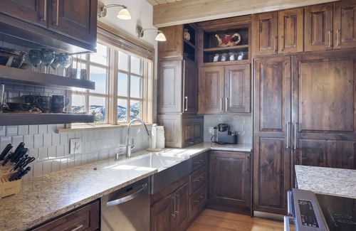 Steamboat Springs Ski Chalet | Amazing Views - Private Hot Tub - 30 Day Min Stay - Dogs Considered