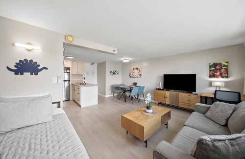 Diamond Head - Kapahulu - St. Louis Condo | Amazing Views Waikiki Beach 28th Floor 1 Bedroom Family and Group Condo