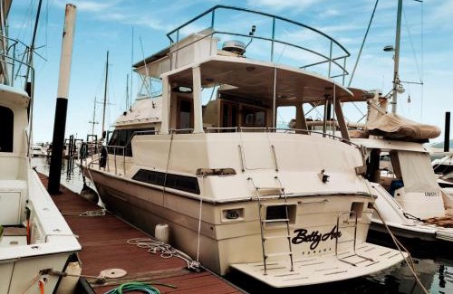 Amador Boat Rental | Amazing Vintage Yacht in the best area of Panama!