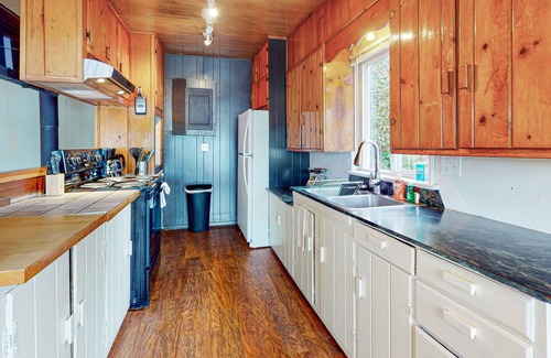 Rollingbay House | Amazing waterfront home with dock, lanai, W/D, & dog-friendly