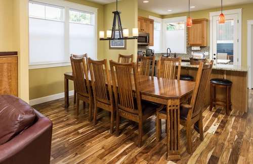 River West House | Amazing West Side - 2 King Suites - Walk Everywhere 8 Person Hot Tub