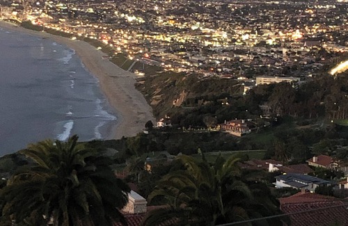 Malaga Cove House | Amazing whitewater coastline and mountain view 30 min to beach from 5 ensuite BR