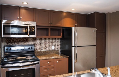 Toronto Entertainment District Apartment | Amazingly Spacious 2-BR Condo in DT Toronto