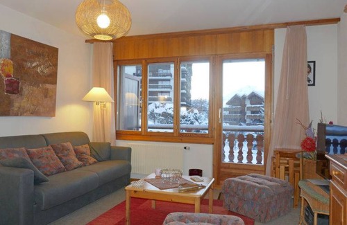 Saint-Pierre-de-Clages Apartment | Ambassador 2/12